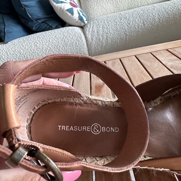 Treasure and bond wedgy heel in a great shape 7 1/2 - Picture 4 of 4